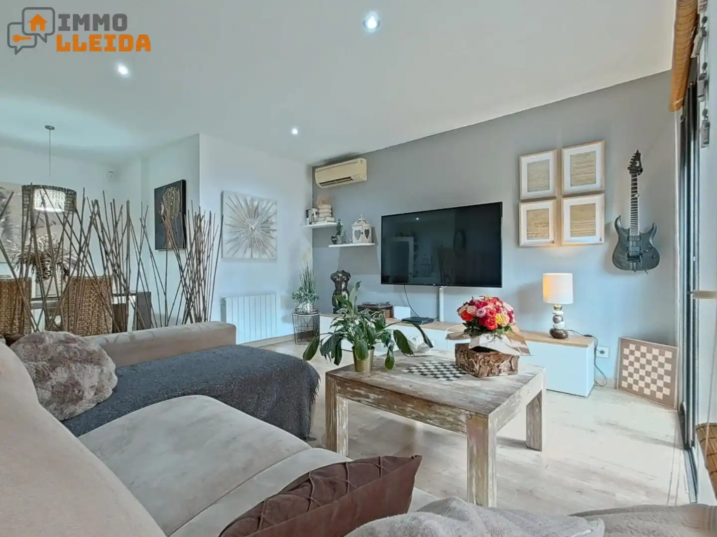 Sala d'estar de Planta baixa en venda en Cerdanyola del Vallès amb Aire condicionat, Calefacció i Terrassa