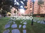 Vista exterior de Piso de alquiler en Madrid con Aire acondicionado, Calefacción y Piscina