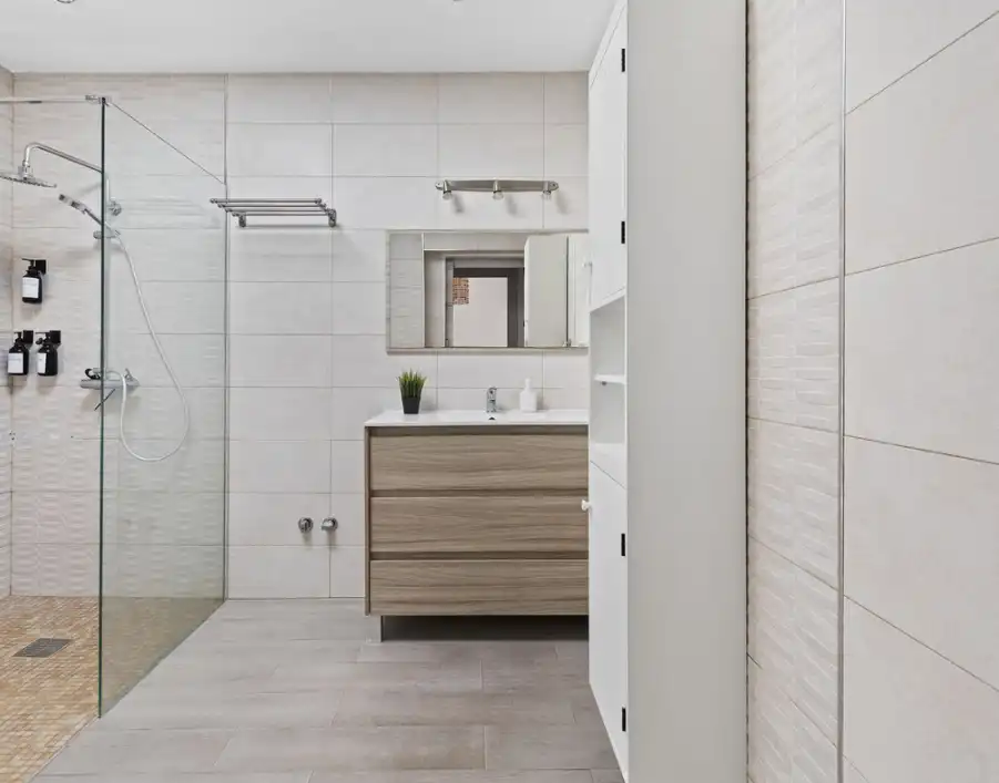 Baño de Piso en venta en Fuengirola con Amueblado, Horno y Lavadora