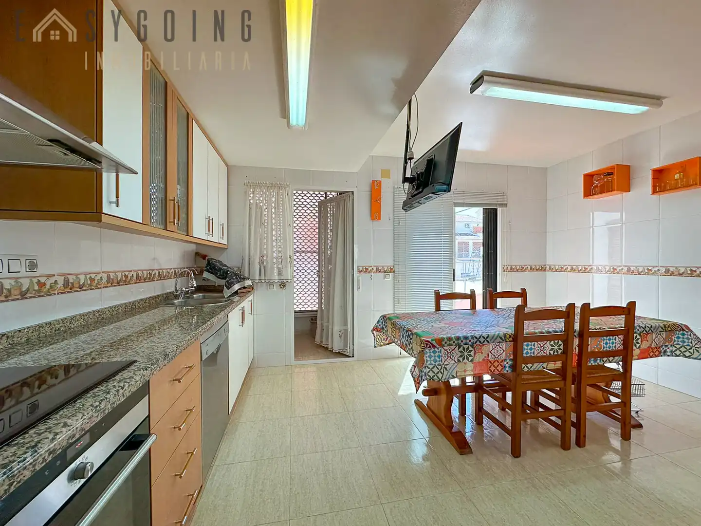 Küche von Einfamilien-Reihenhaus zum Verkauf in Santa Pola mit Klimaanlage, Terrasse und Gemeinschaftspool