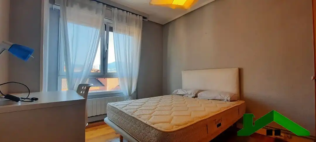 Bedroom of Flat for rent in Bilbao   with Heating and Balcony