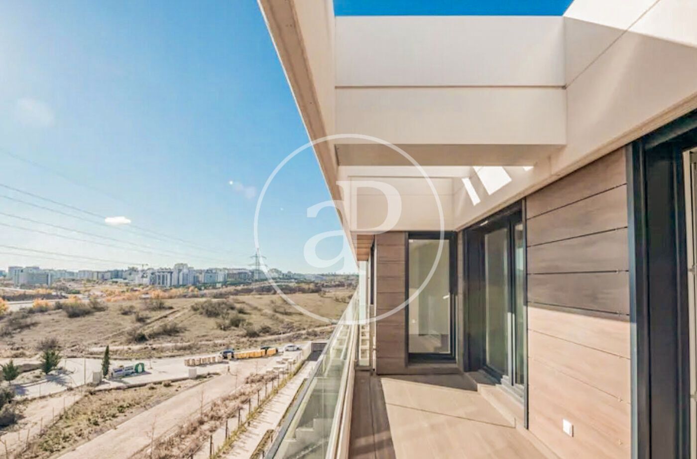 Exterior view of Attic for sale in La Moraleja  with Air Conditioner, Heating and Private garden