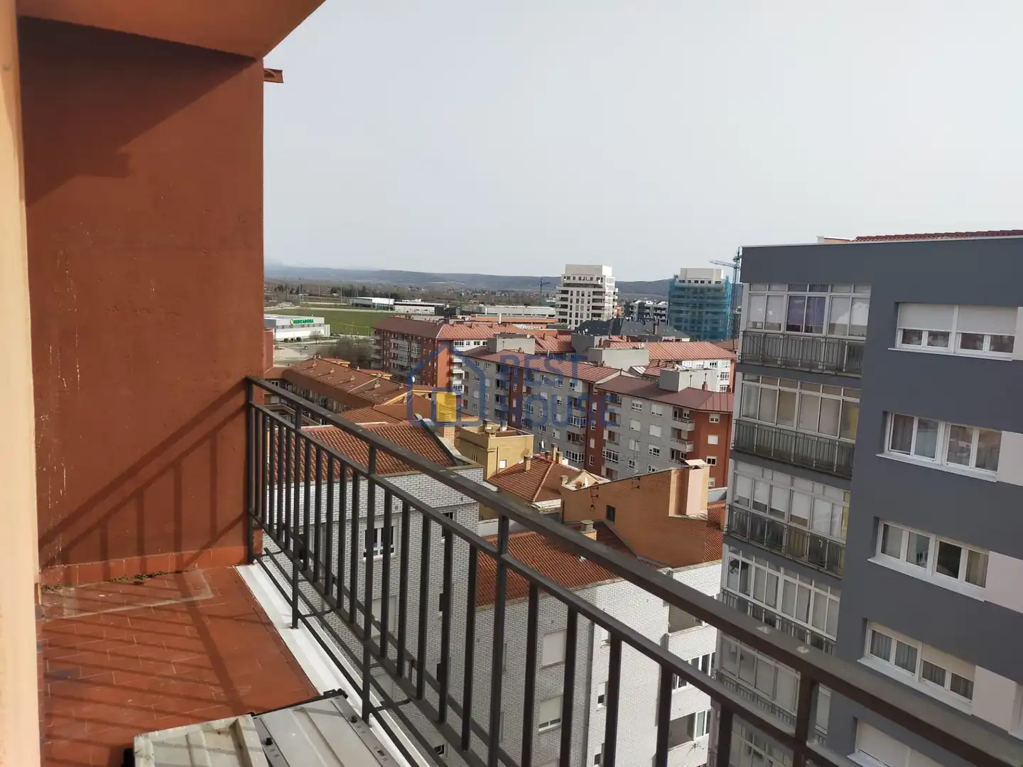 Terrassa de Pis en venda en León Capital  amb Calefacció i Terrassa