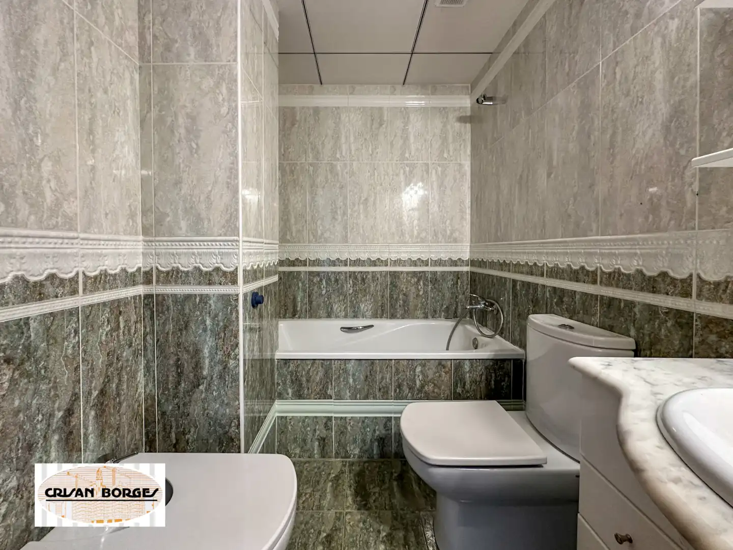 Bathroom of Flat for sale in Reus  with Air Conditioner, Private garden and Parquet flooring