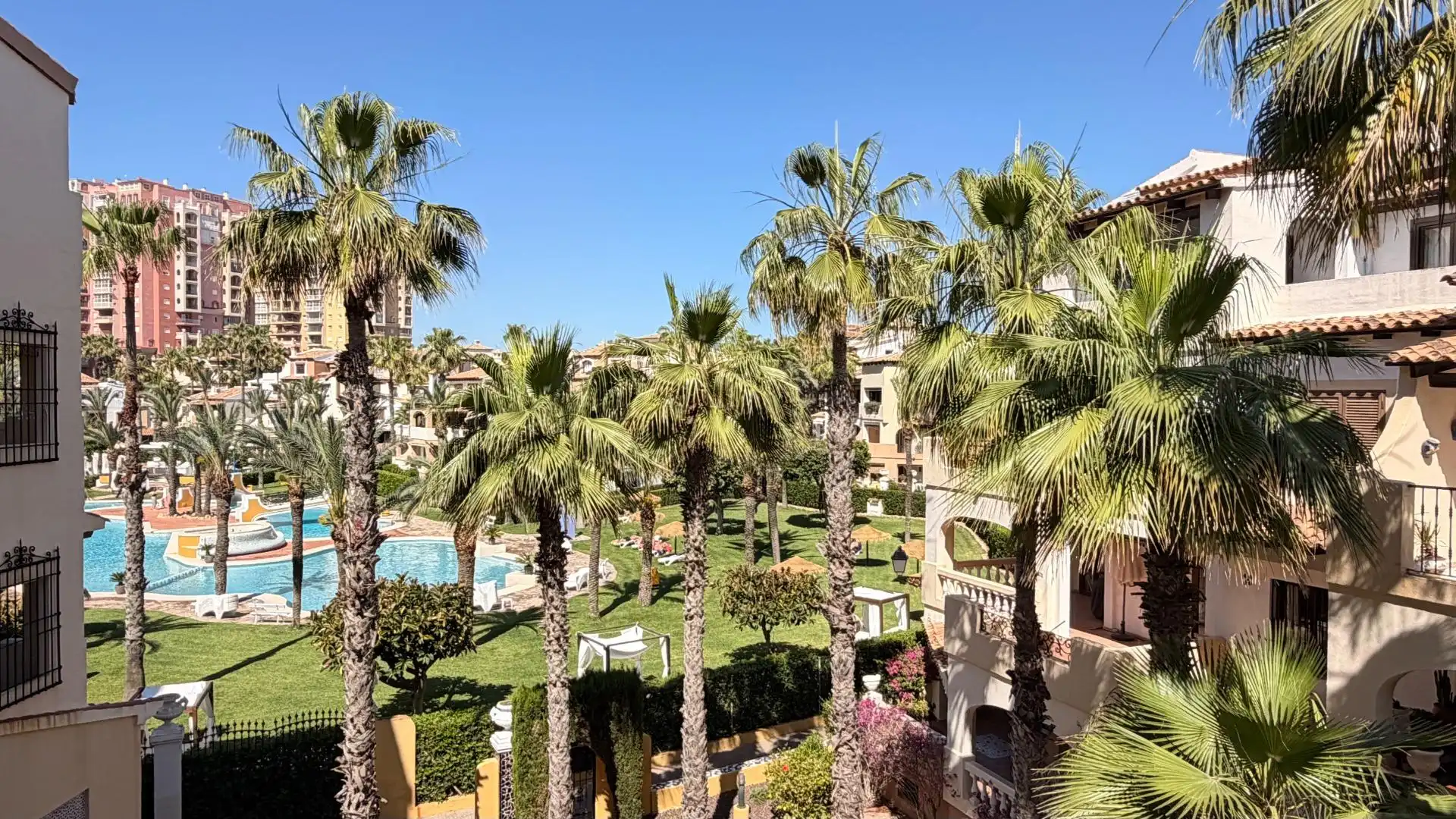 Vista exterior de Apartamento en venta en Torrevieja con Aire acondicionado, Terraza y Amueblado