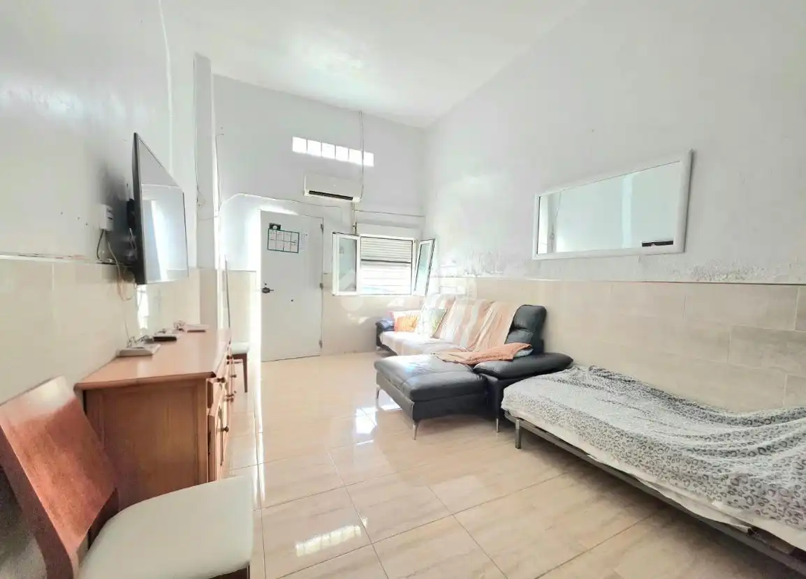 Sala de estar de Casa adosada en venta en Almería con Calefacción