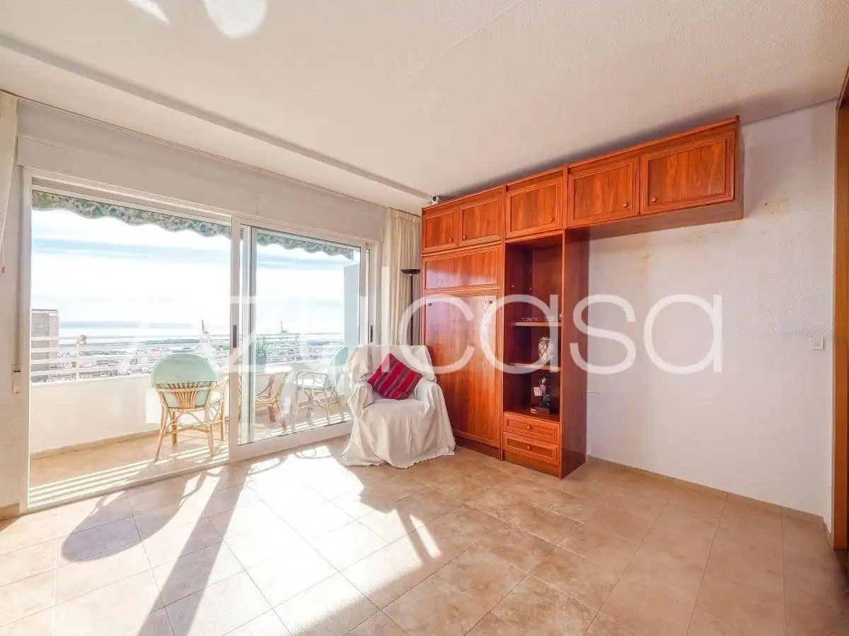 Habitación de Estudio en venta en Alicante / Alacant con Aire acondicionado, Parquet y Terraza