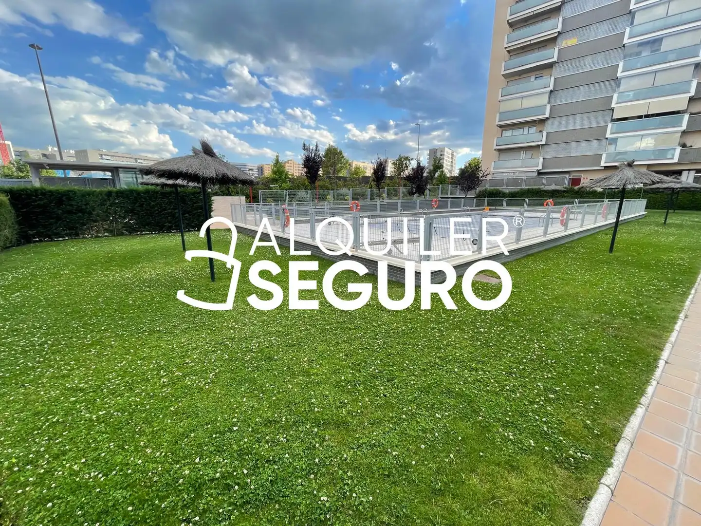 Aparcament de Pis de lloguer en Tres Cantos amb Calefacció, Terrassa i Traster