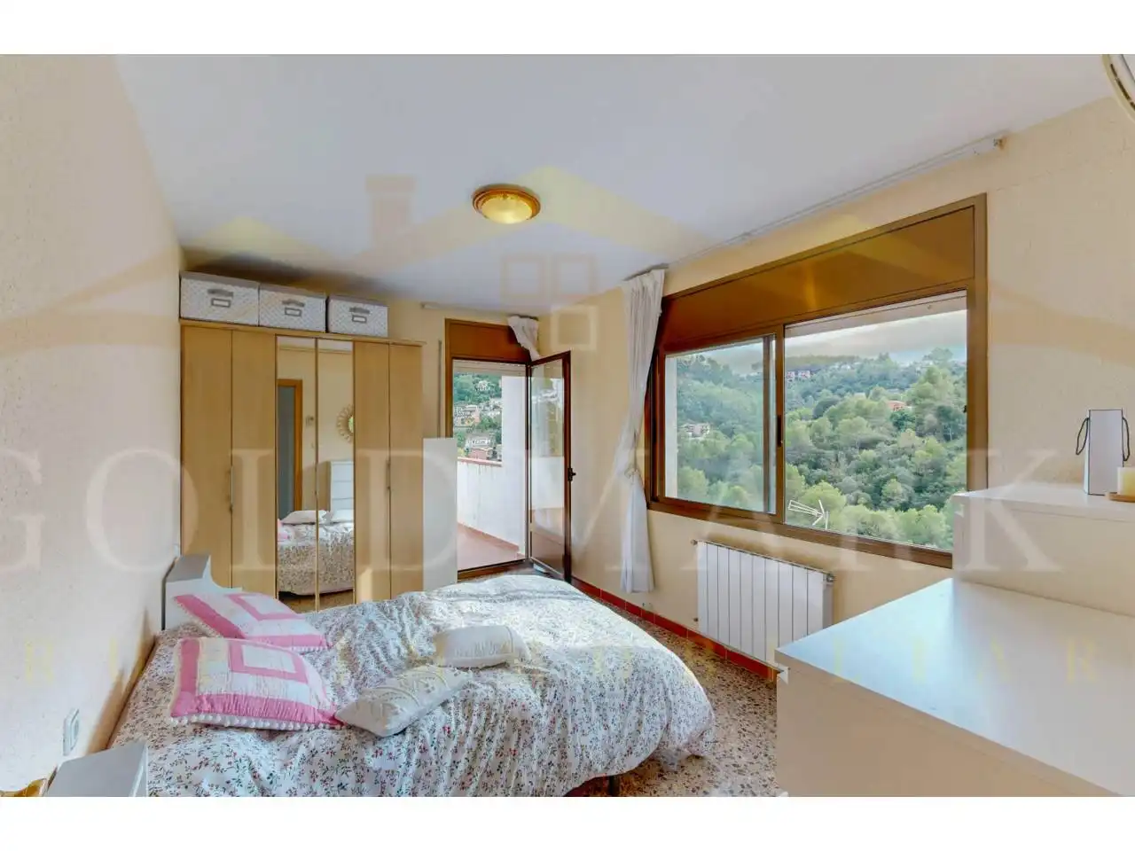 Habitación de Casa o chalet en venta en Corbera de Llobregat con Aire acondicionado, Calefacción y Jardín privado