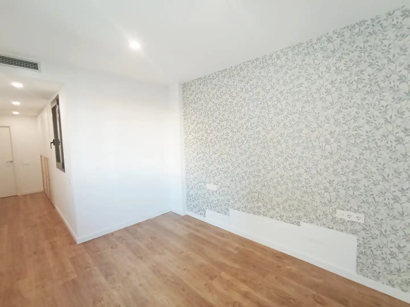 Bedroom of Flat for rent in Terrassa  with Air Conditioner and Heating