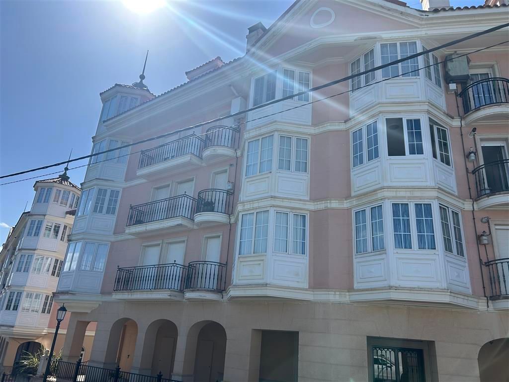 Vista exterior de Dúplex de lloguer en San Vicente de la Barquera amb Calefacció, Parquet i Moblat