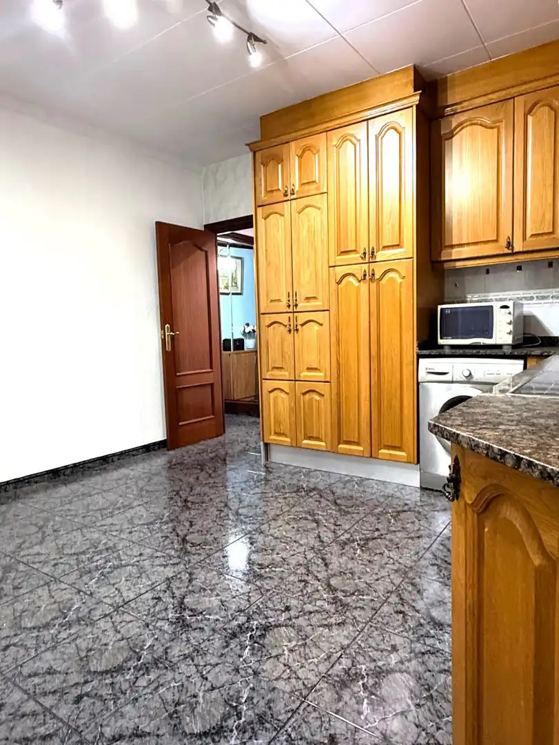Cocina de Piso en venta en Sant Boi de Llobregat con Aire acondicionado y Balcón