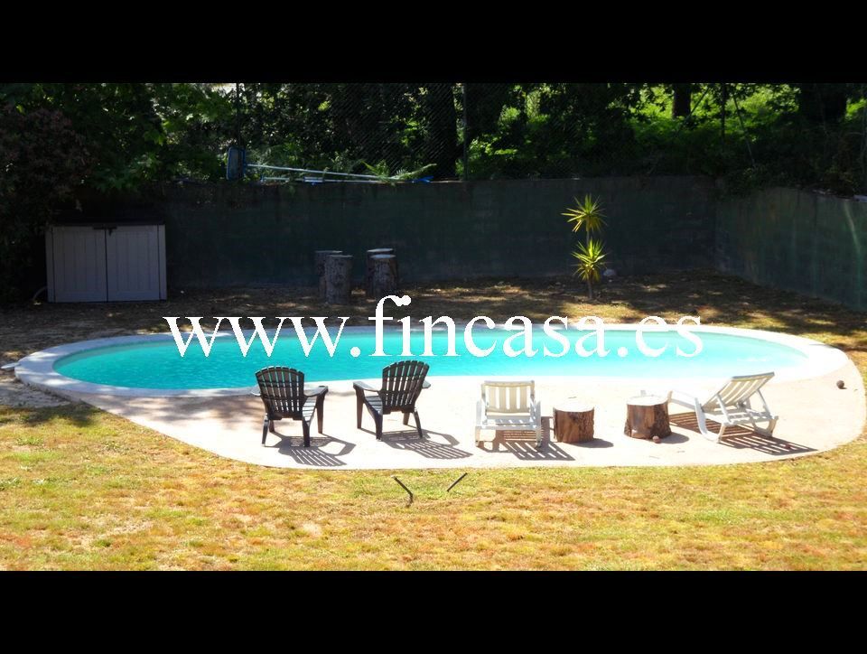 Piscina de Finca rústica en venda en Nigrán amb Calefacció, Jardí privat i Parquet