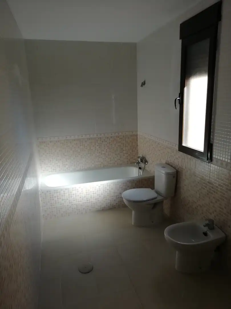 Baño de Casa o chalet de alquiler en Polán con Calefacción, Terraza y Trastero