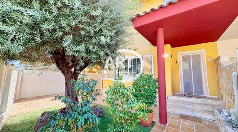 CHALET PAREADO EN VENTA EN LA ELIANA