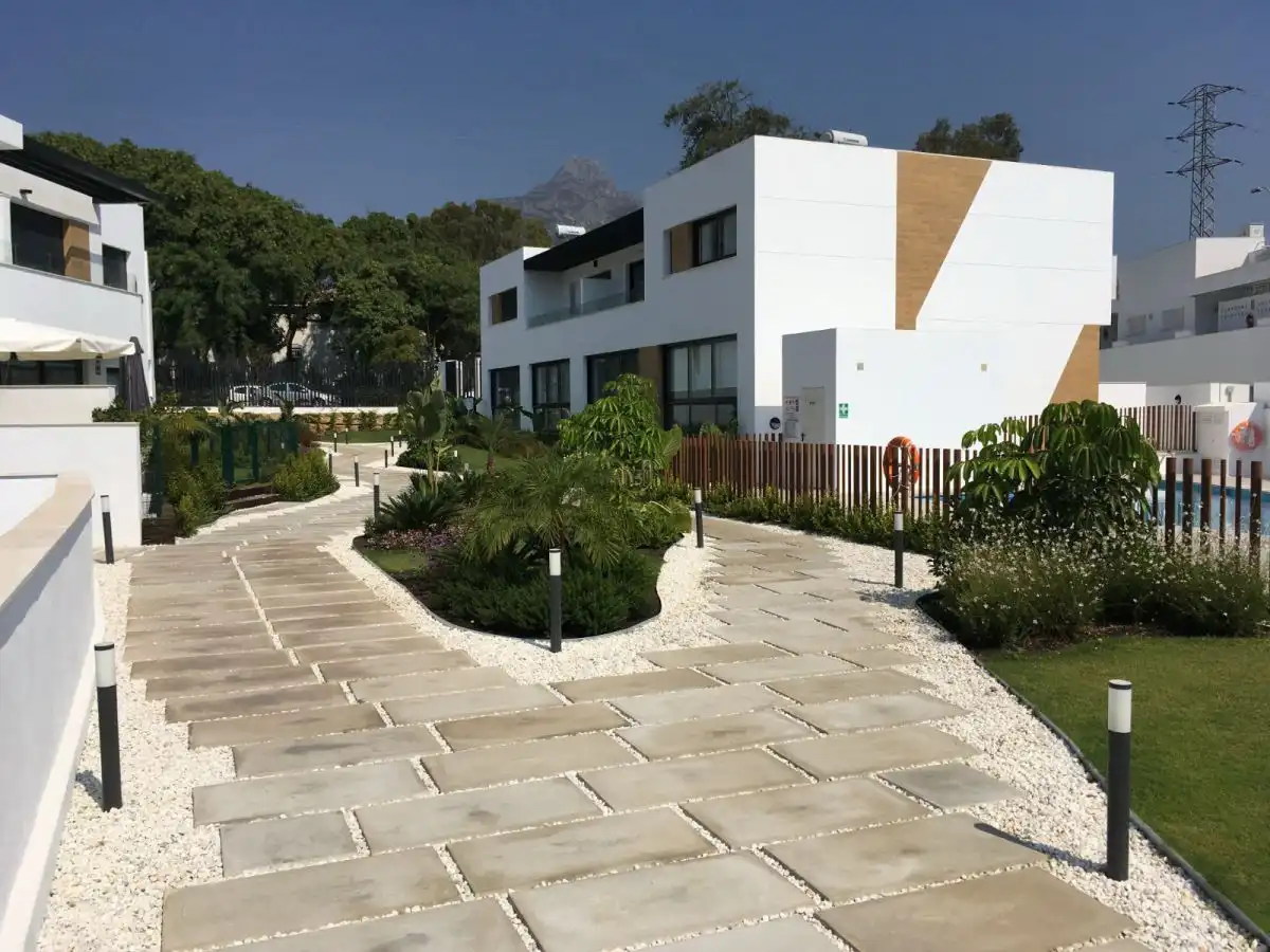 Terrasse von Einfamilien-Reihenhaus zur Miete in Marbella mit Klimaanlage, Möbliert und Gemeinschaftspool