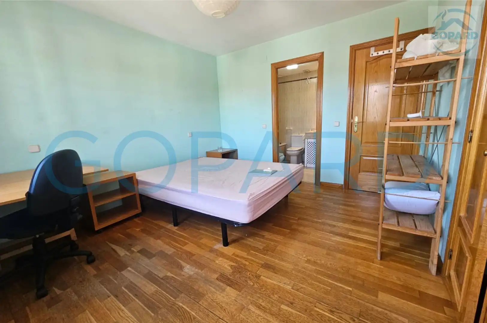Habitación de Casa adosada de alquiler en Villanueva de la Cañada con Calefacción, Jardín privado y Parquet