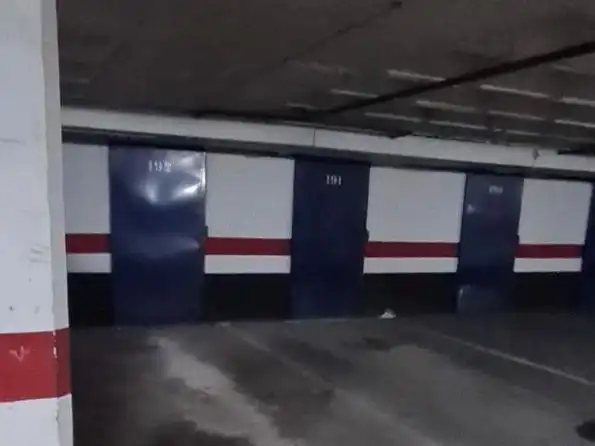 Parkplatz von Garage zur Miete in Zaragoza