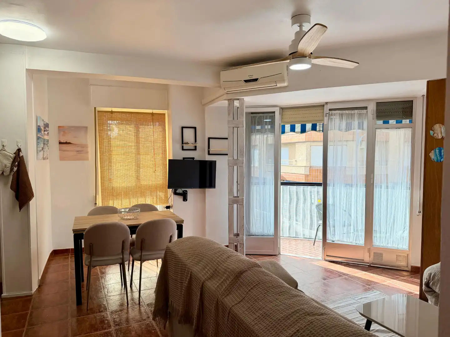 Wohnzimmer von Wohnung zur Miete in Águilas mit Klimaanlage, Möbliert und Balkon