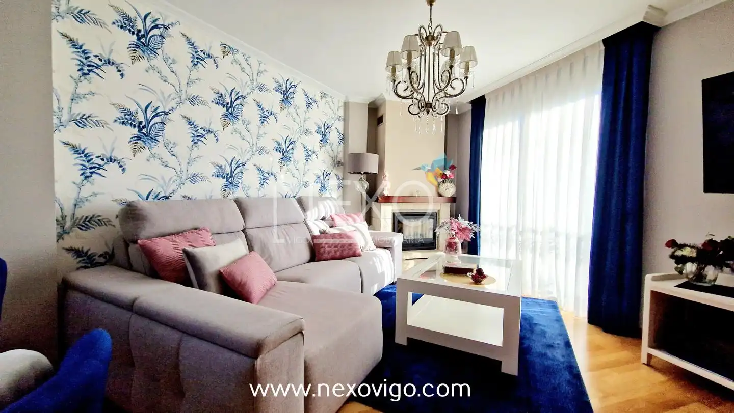 Sala de estar de Casa adosada en venta en Cangas  con Calefacción, Trastero y Amueblado