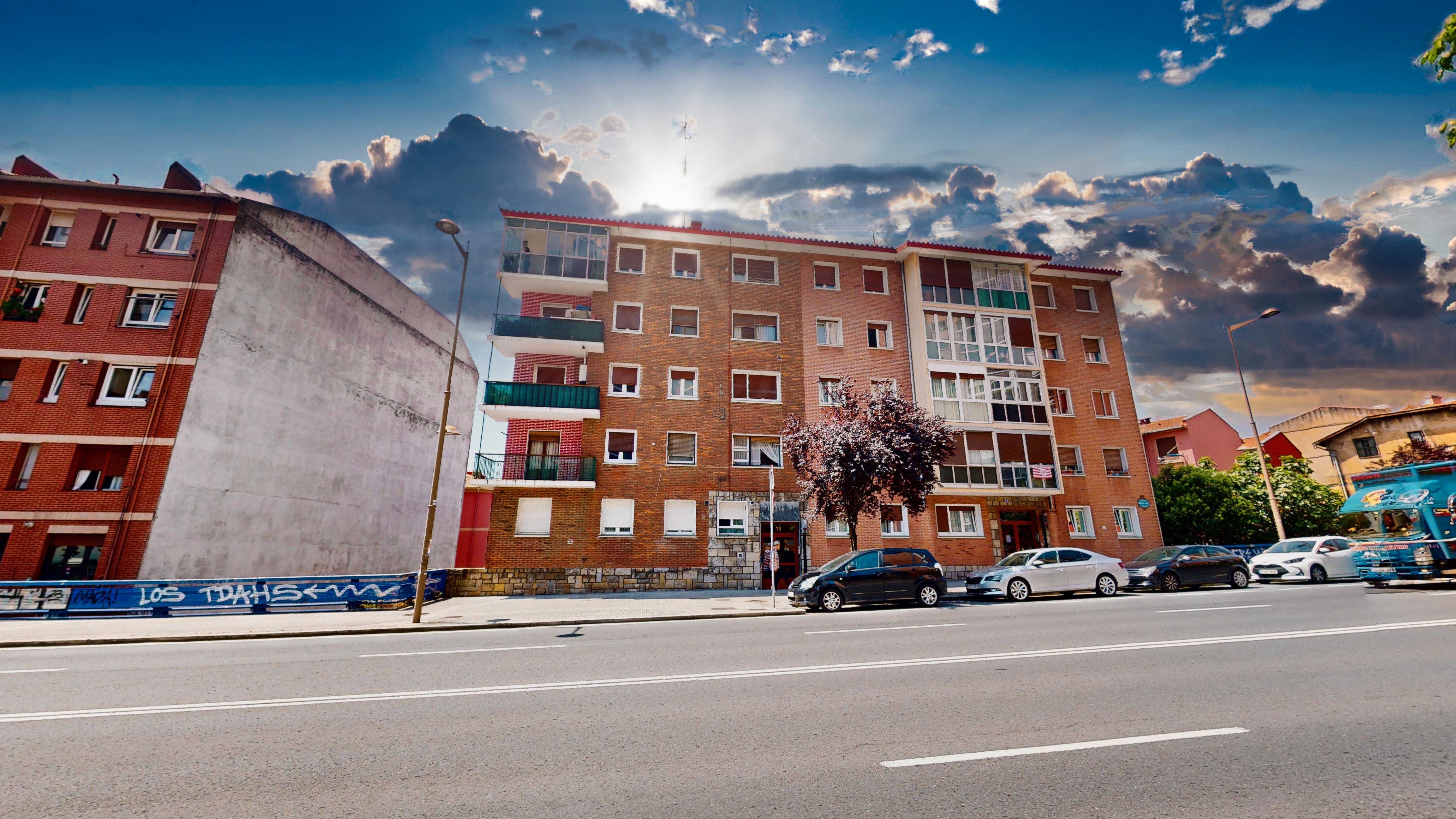 Vista exterior de Àtic en venda en Bilbao  amb Calefacció i Balcó
