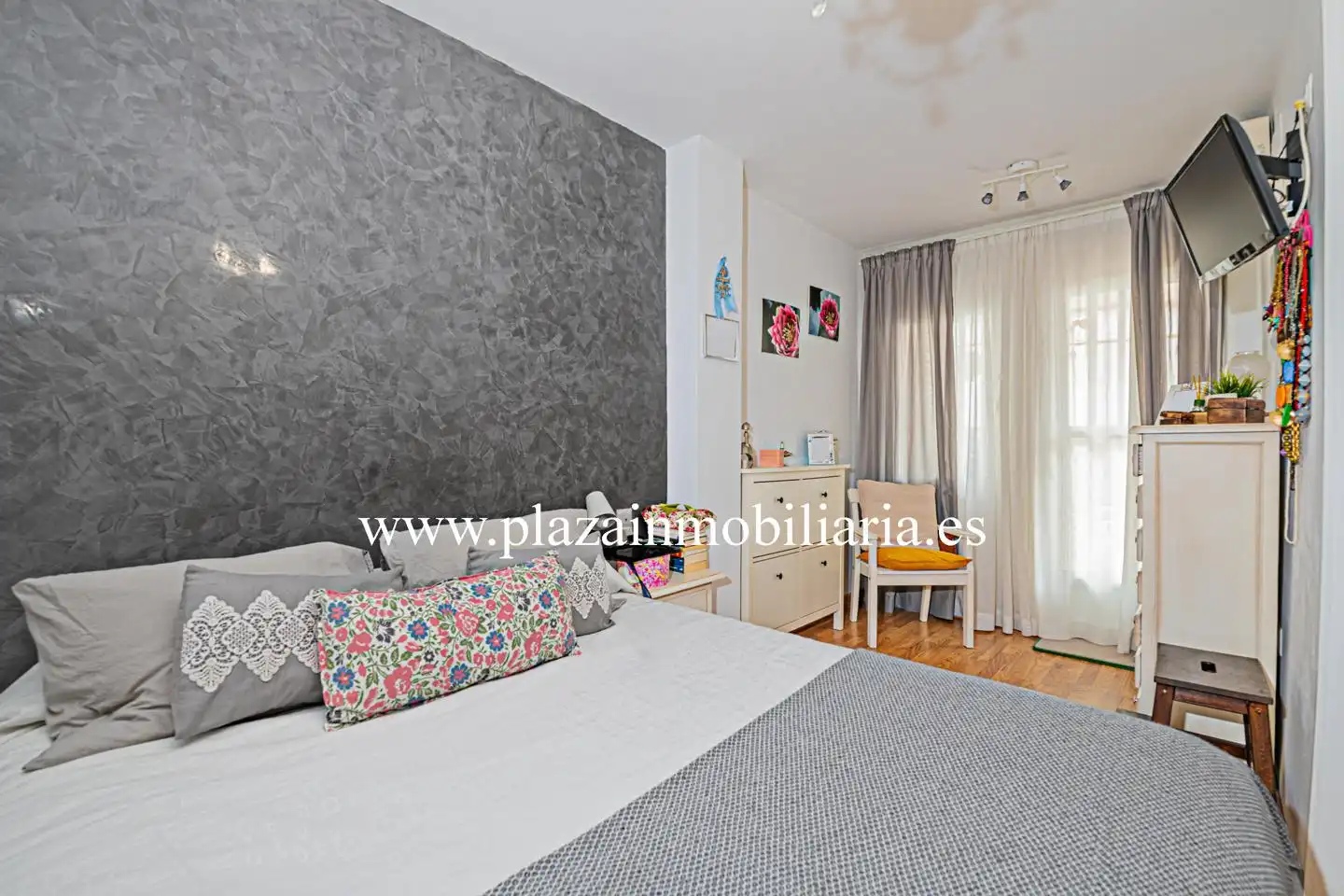 Schlafzimmer von Wohnung zum Verkauf in Lucena mit Klimaanlage und Balkon