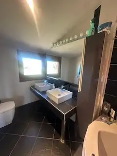 Bathroom of Houses for rent in Onzonilla, León