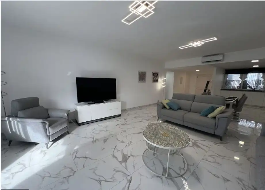 Sala de estar de Apartamento en venta en Estepona con Aire acondicionado, Calefacción y Terraza