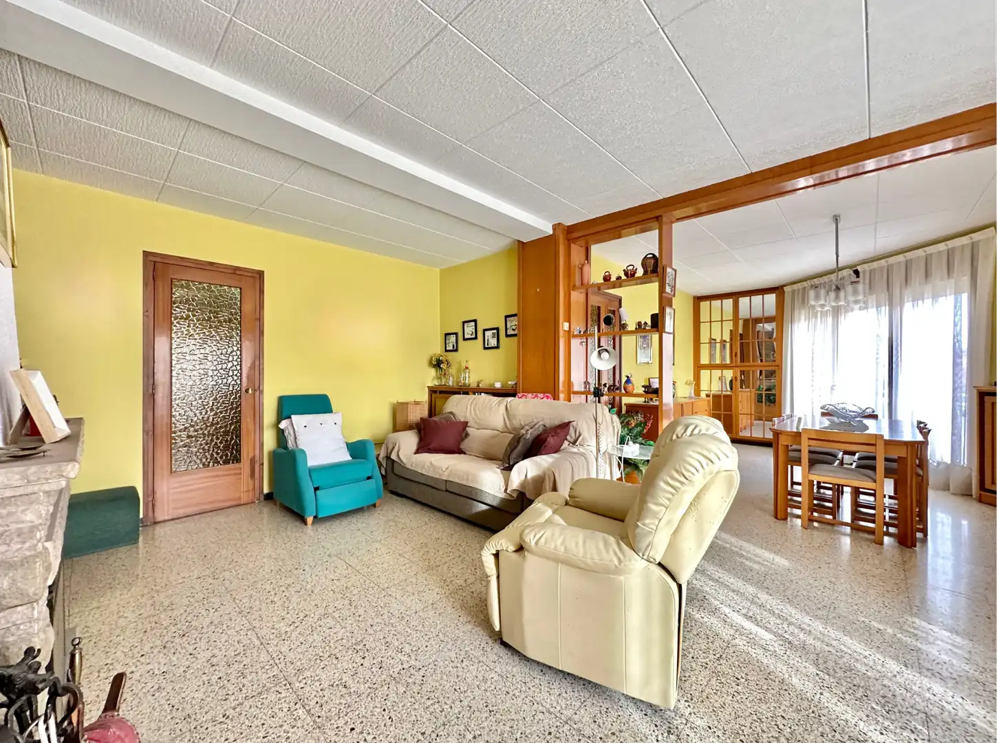 Sala de estar de Casa adosada en venta en Manlleu con Calefacción, Jardín privado y Trastero