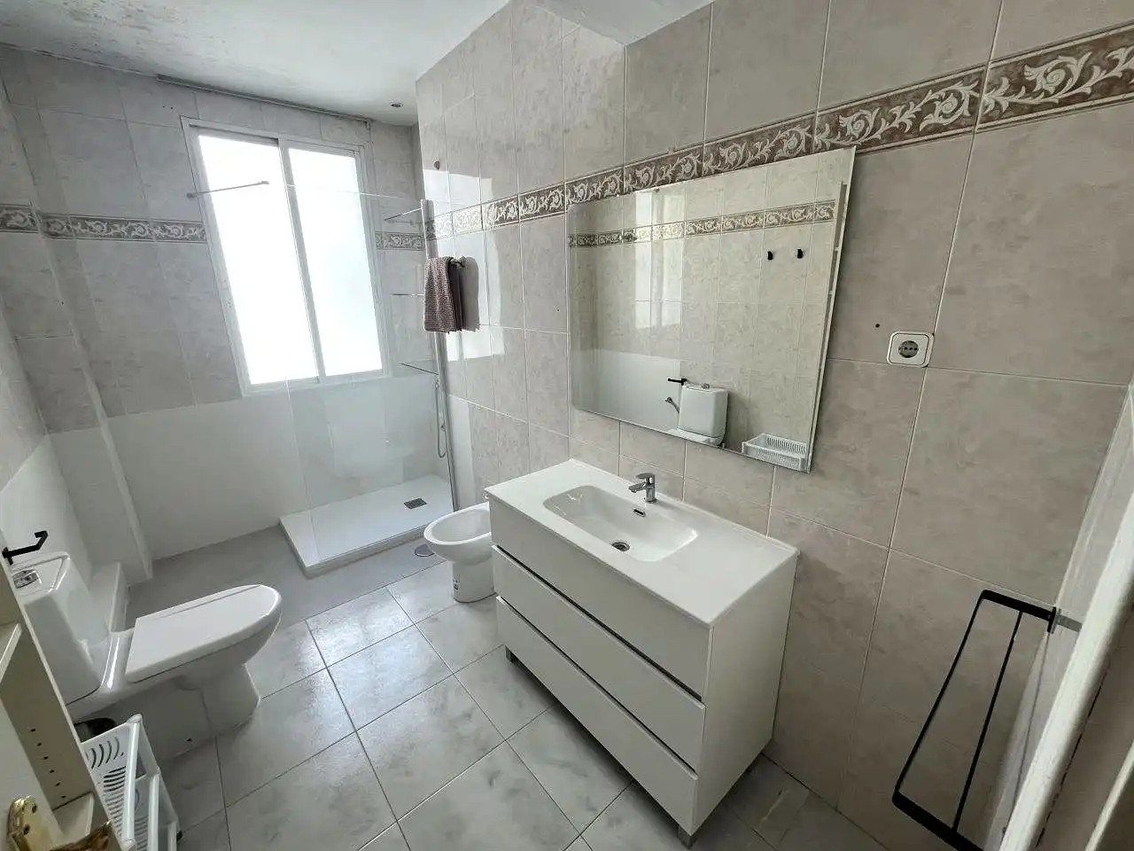Baño de Apartamento de alquiler en Madrid con Aire acondicionado, Calefacción y Parquet