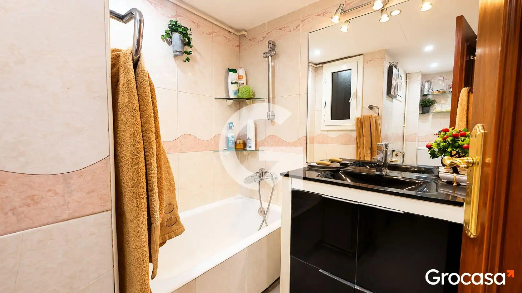 Bathroom of Flat for sale in Barcelona  with Air Conditioner and Heating
