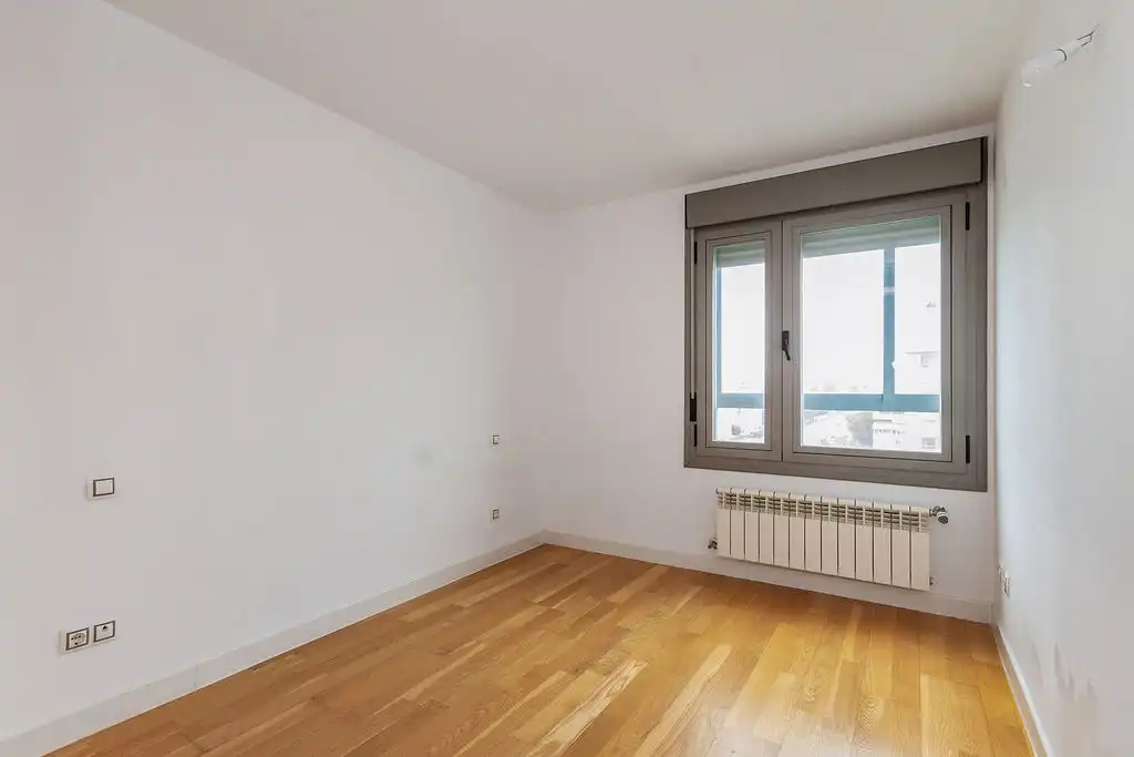 Bedroom of Flat for sale in Madrid  with Storage room and Swimming Pool