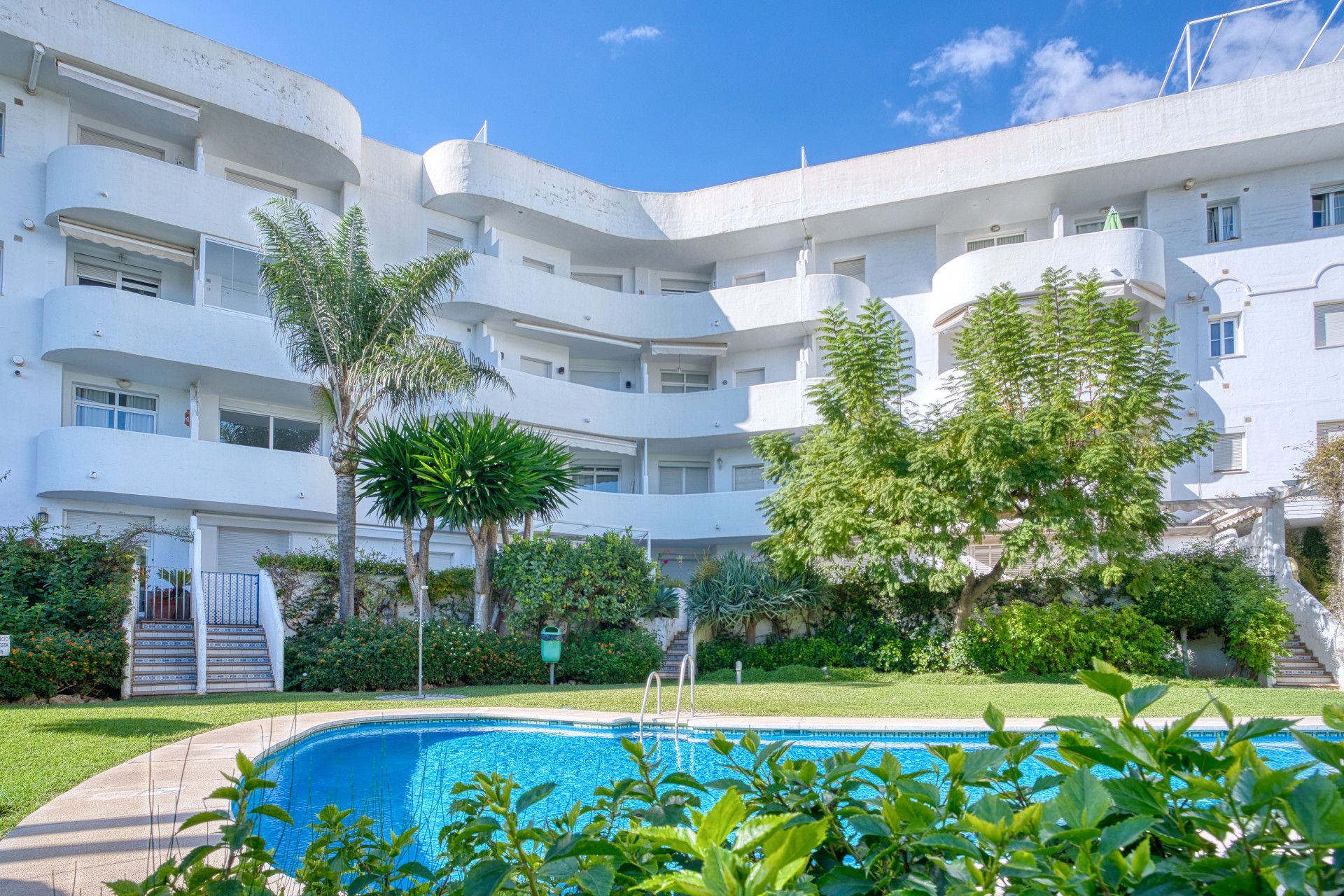 Vista exterior de Planta baja en venta en Marbella con Aire acondicionado, Terraza y Piscina