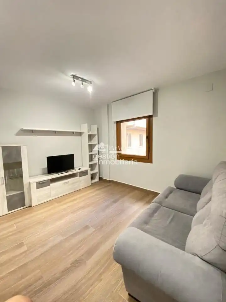 Ground floor for rent in San Nicolás, Plaza Mayor - San Agustín