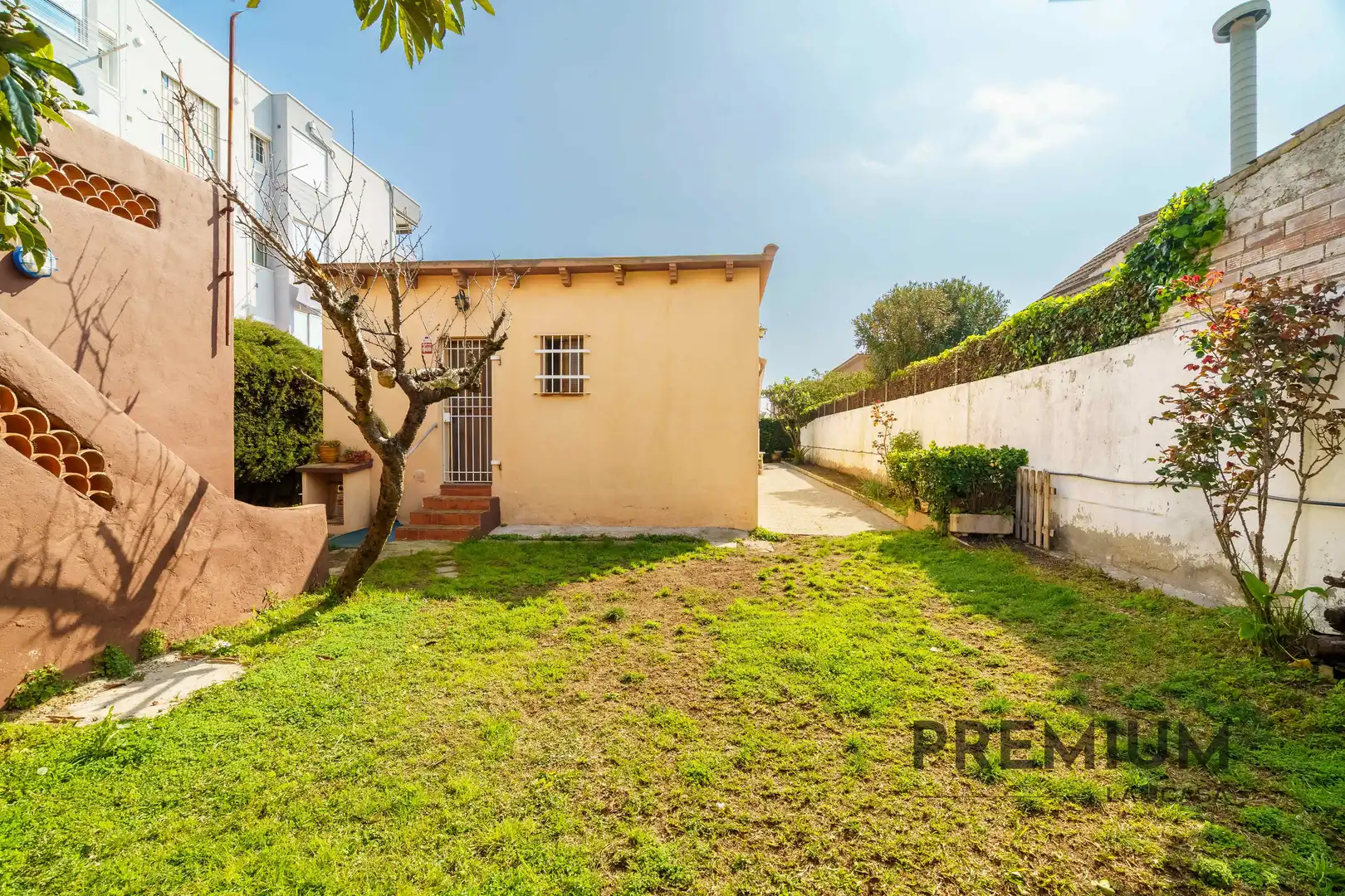 Vista exterior de Casa o xalet en venda en Castelldefels amb Terrassa i Balcó