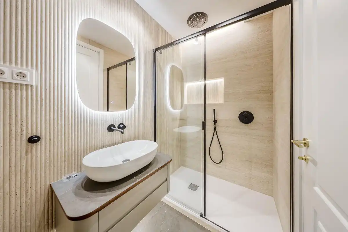 Bathroom of Flat for sale in Madrid  with Air Conditioner and Heating