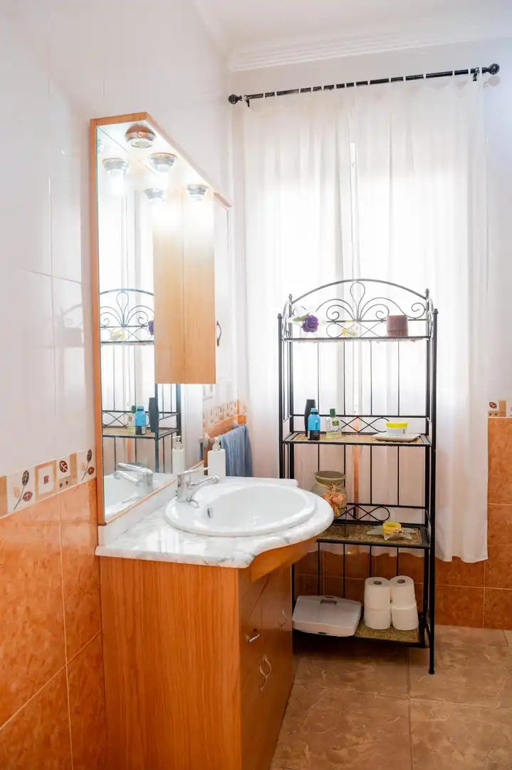 Bathroom of Houses for sale in Cuevas Bajas  with Air Conditioner, Terrace and Storage room
