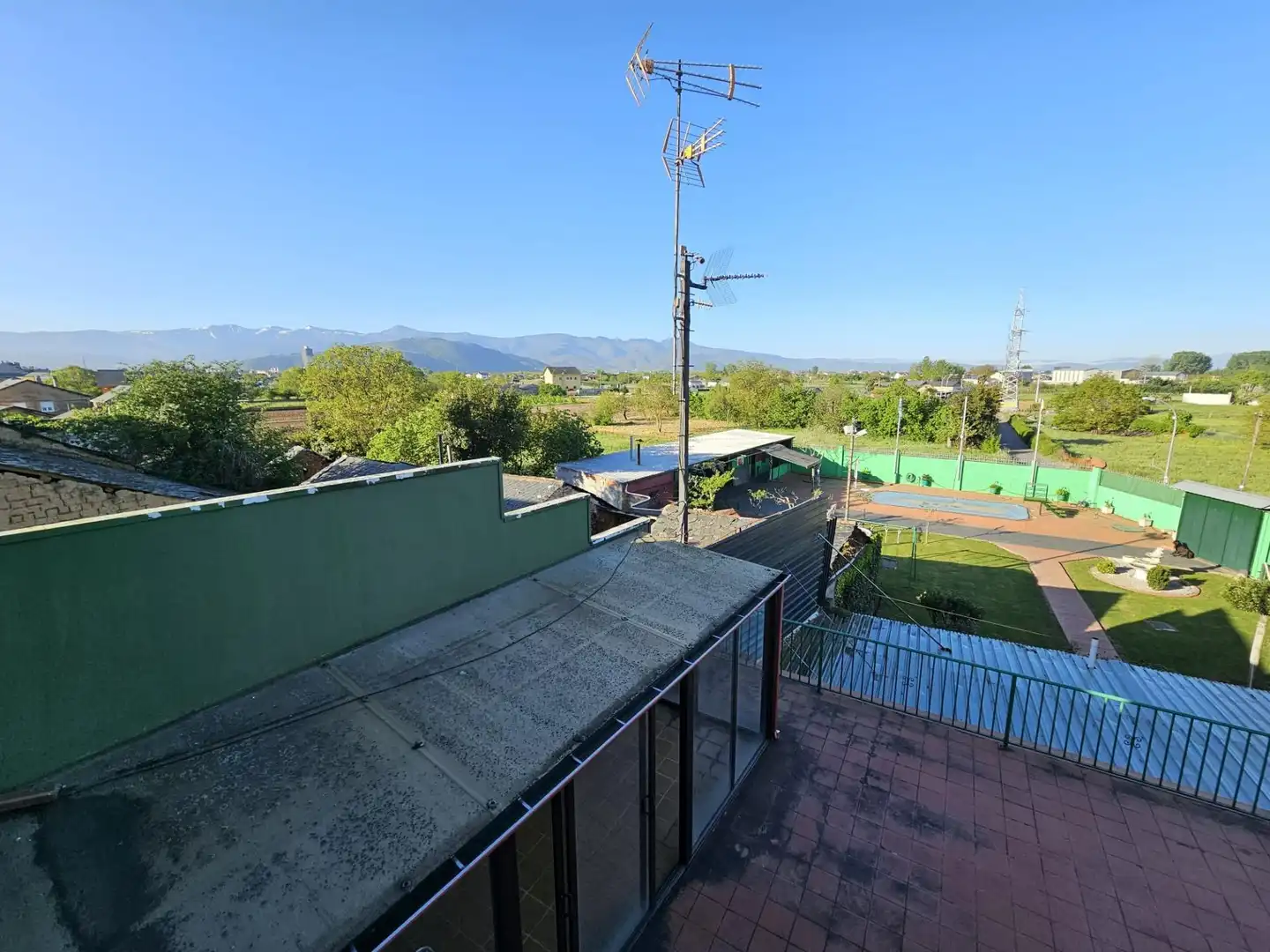 Vista exterior de Casa o chalet en venta en Ponferrada con Aire acondicionado, Calefacción y Jardín privado