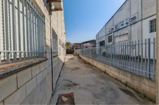 Außenansicht von Fabrikhallen zum Verkauf in Cáceres mit Alarm