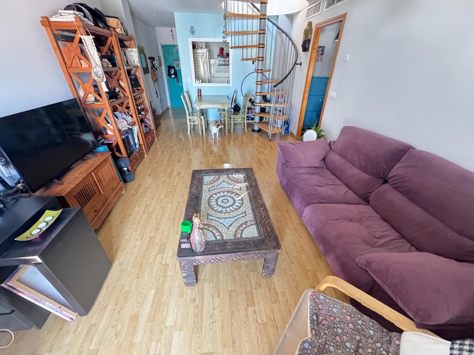 Sala d'estar de Dúplex en venda en Dos Hermanas amb Aire condicionat, Terrassa i Traster
