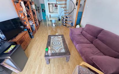 Sala d'estar de Dúplex en venda en Dos Hermanas amb Aire condicionat, Terrassa i Traster