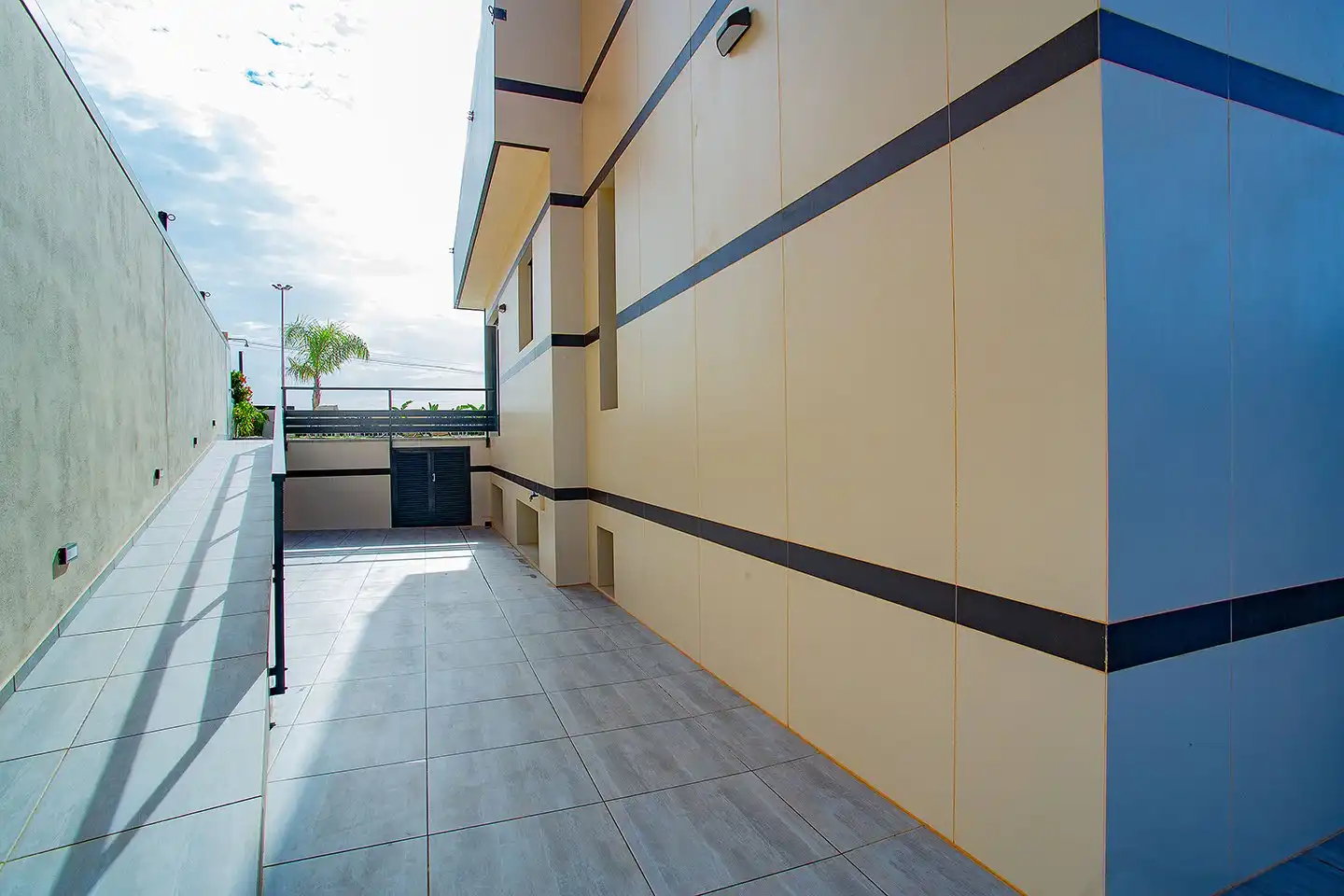 Vista exterior de Casa o xalet en venda en Torrevieja amb Aire condicionat, Calefacció i Jardí privat