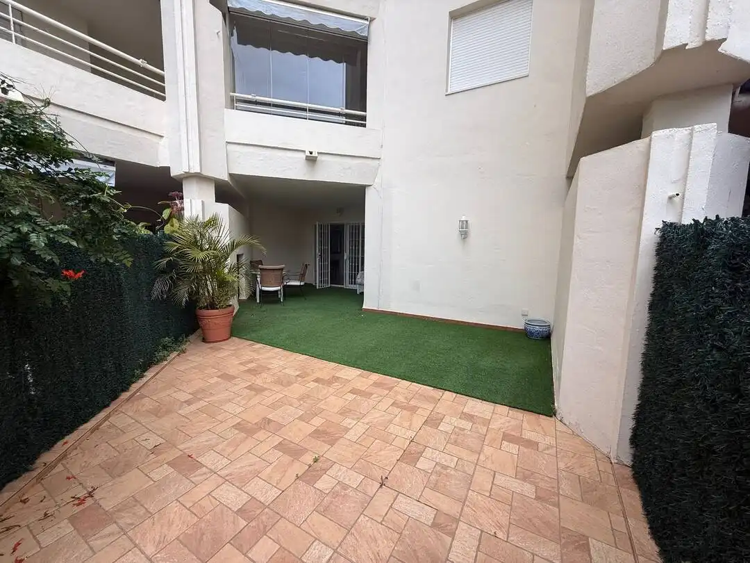 Terrassa de Pis de lloguer en Marbella amb Aire condicionat, Calefacció i Jardí privat