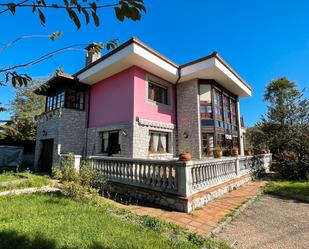 Vista exterior de Casa o xalet en venda en Llanes amb Calefacció, Jardí privat i Terrassa