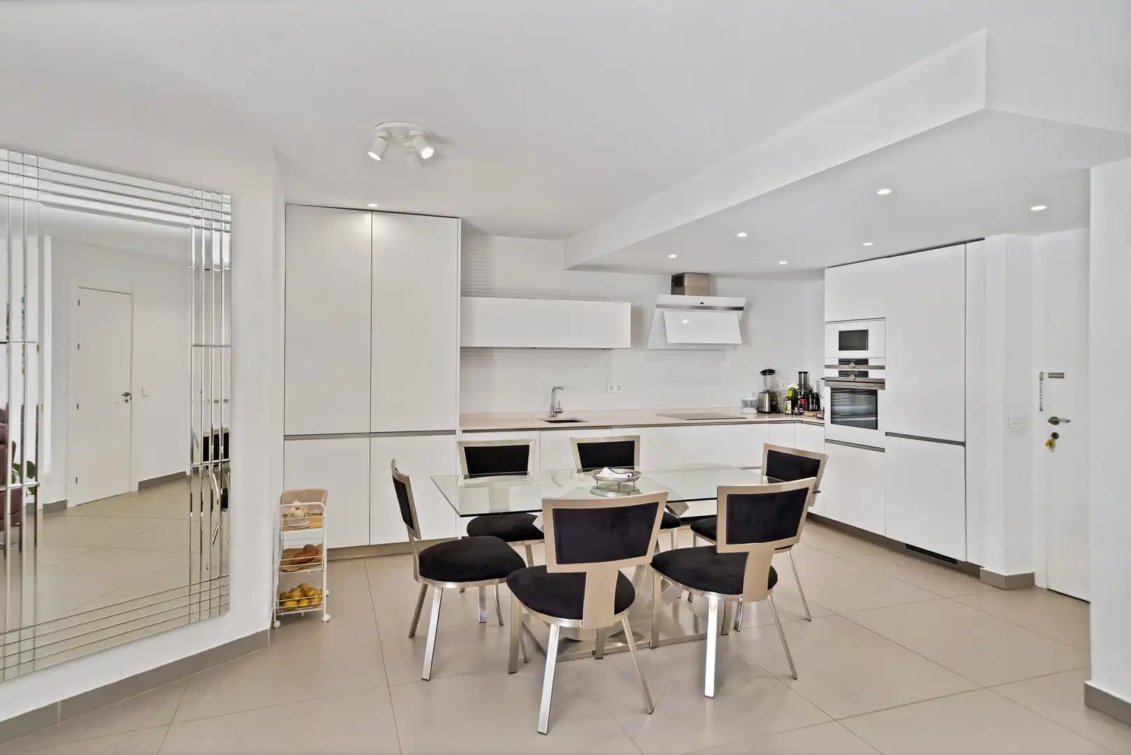 Cocina de Apartamento en venta en Marbella con Calefacción, Terraza y Piscina comunitaria