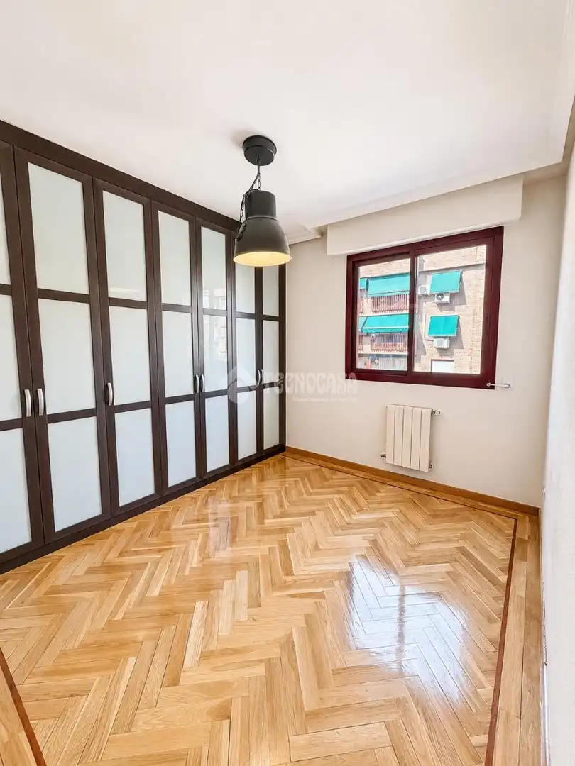 Bedroom of Flat for rent in Madrid  with Air Conditioner and Heating
