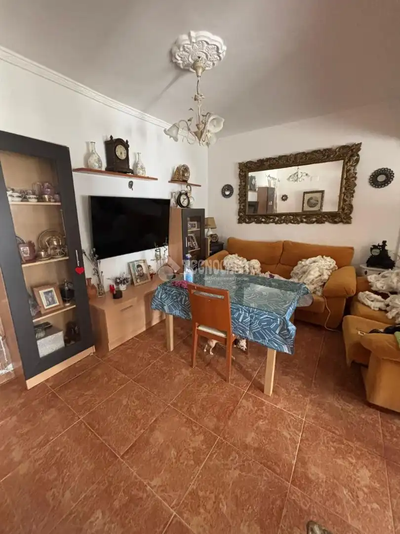 Sala d'estar de Casa adosada en venda en Andújar amb Aire condicionat i Moblat