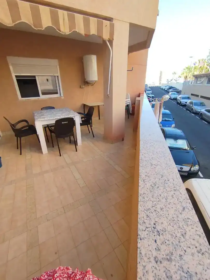 Terrasse von Erdgeschoss zur Miete in La Manga del Mar Menor mit Klimaanlage, Möbliert und Ofen