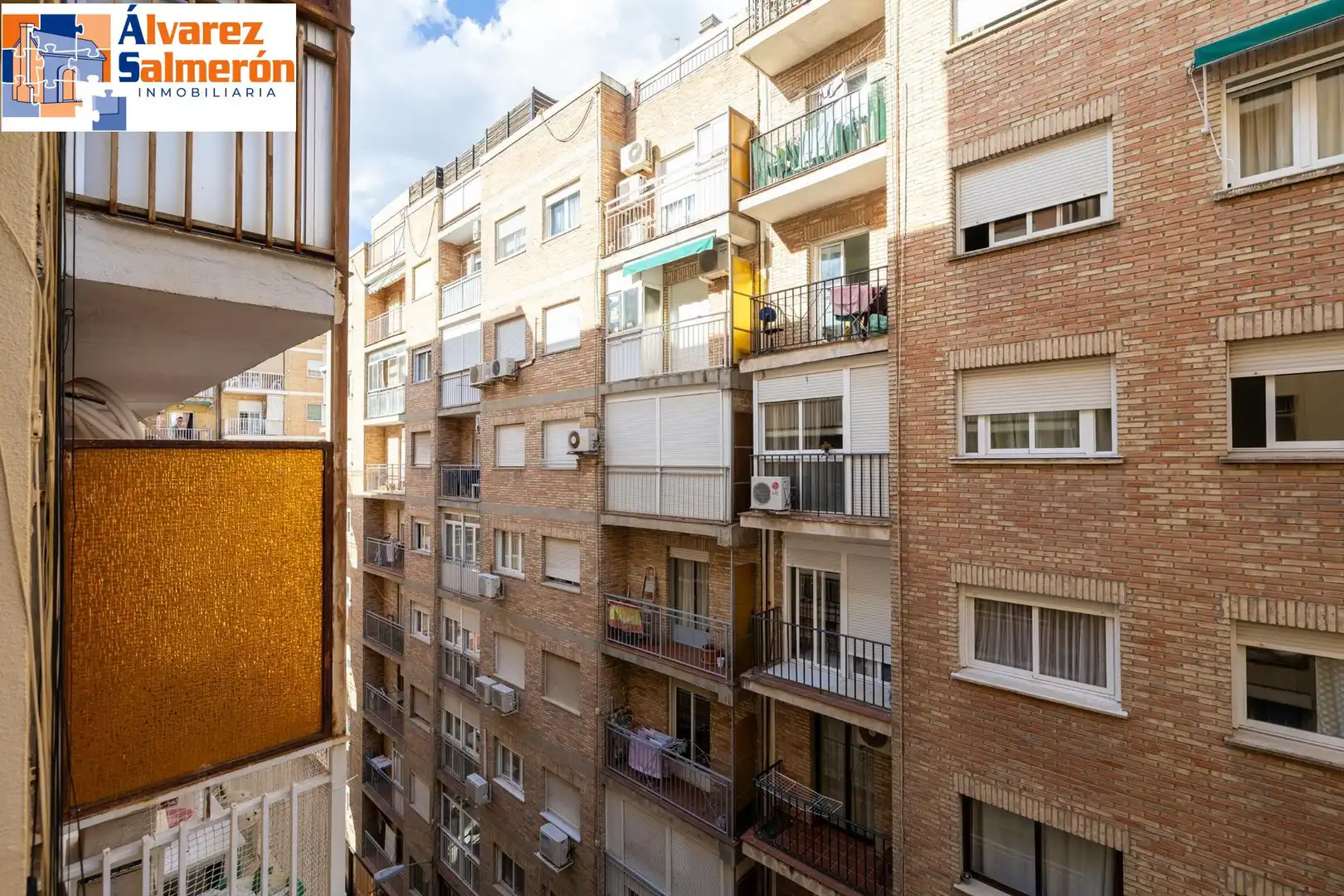 Vista exterior de Pis en venda en Granada amb Aire condicionat, Moblat i Balcó