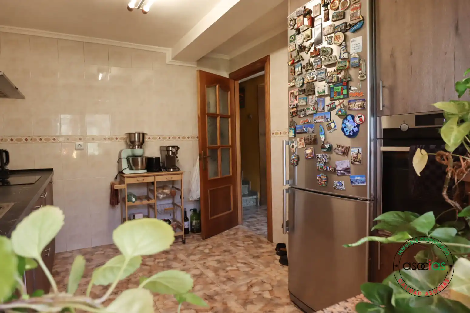 Cuina de Casa o xalet en venda en Oviedo  amb Calefacció, Jardí privat i Parquet